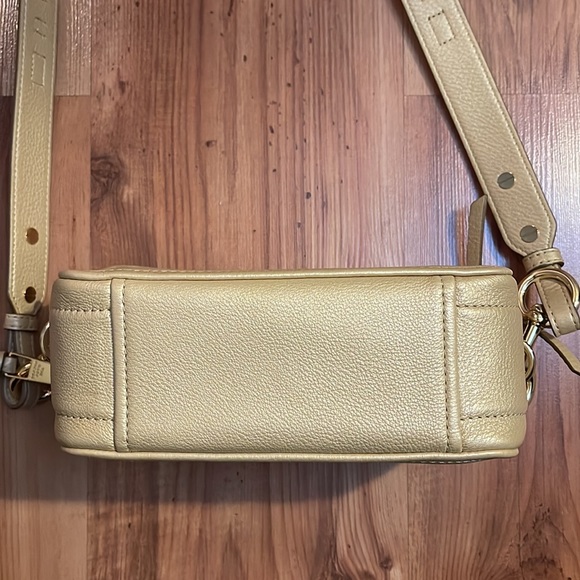 Pre LOVED. Marc Jacobs Authentic Softshot Pearlized Bag, excellent condition - Picture 7 of 14